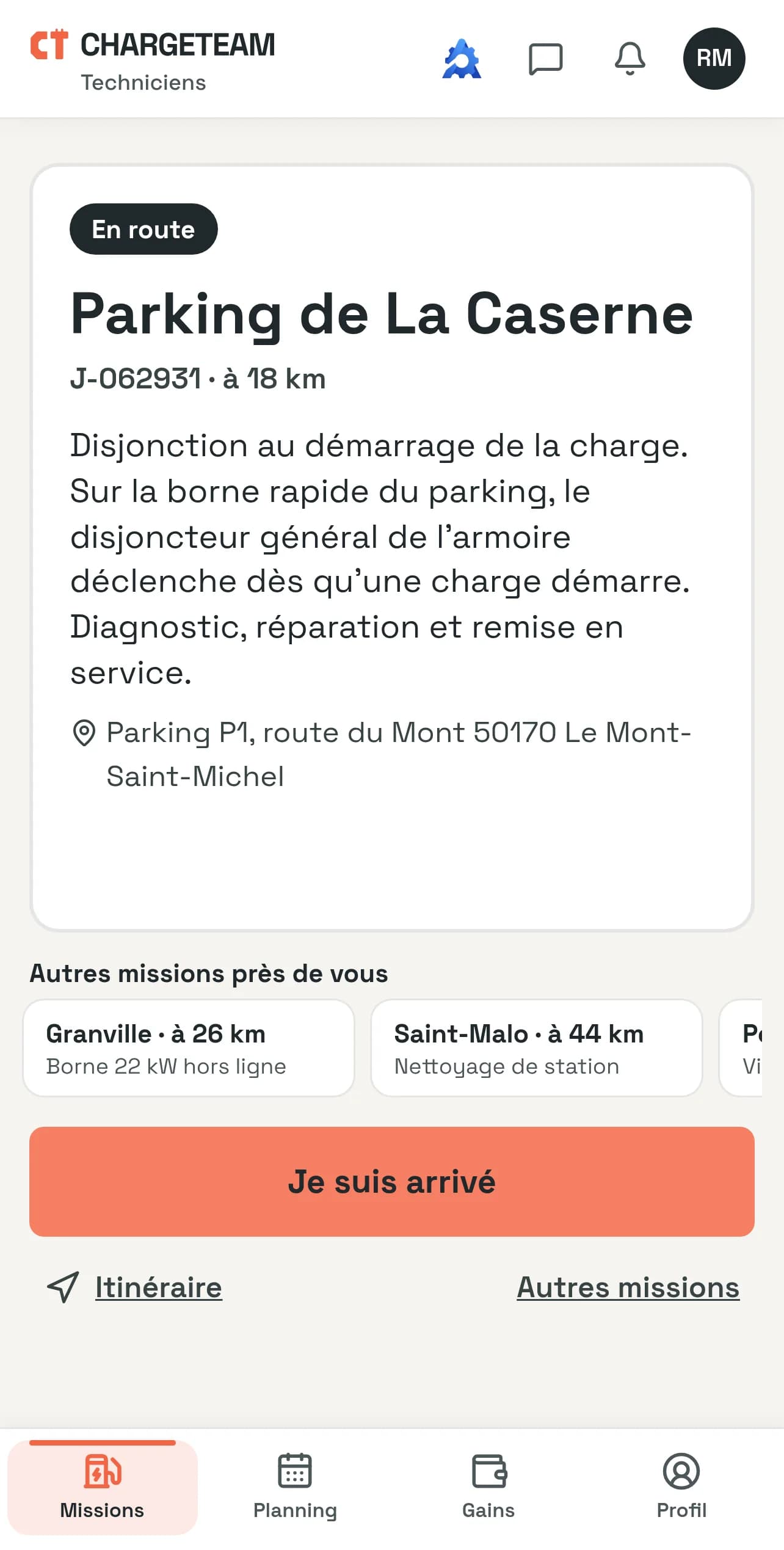 Écran de l’appli technicien : mission en route, adresse du site, bouton Je suis arrivé