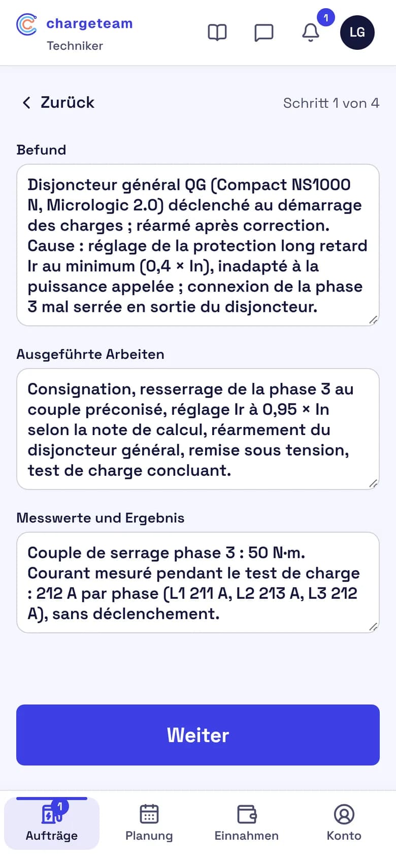 Screenshot der ChargeTeam-App für Techniker: der Bericht, Schritt 1 von 4, mit Befund, ausgeführten Arbeiten und Messwerten, vom Team geprüft, bevor er mit dem Kunden geteilt wird.