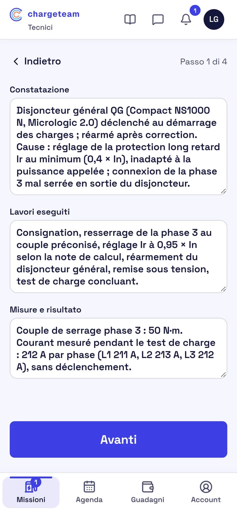 Schermata dell’app ChargeTeam per tecnici: il rapporto, passo 1 di 4, con constatazione, lavori eseguiti e misure, controllato dal team prima di essere condiviso con il cliente.