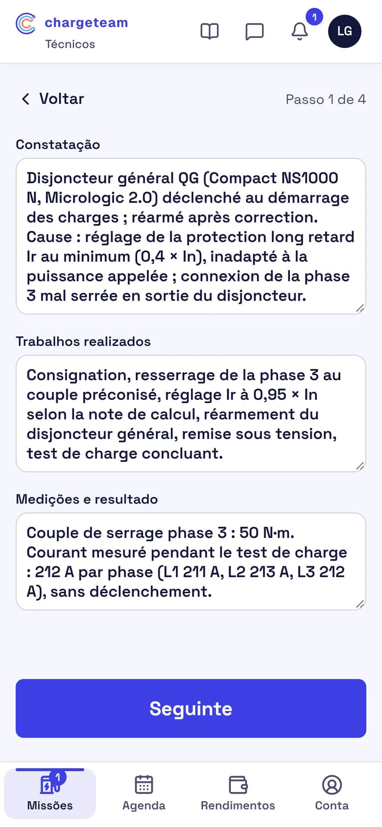 Captura da app ChargeTeam para técnicos: o relatório, passo 1 de 4, com a constatação, os trabalhos realizados e as medições, verificado pela equipa antes de ser partilhado com o cliente.